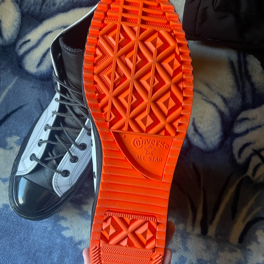 Stylish Black and White High-Top Sneakers - Picture 3 of 7
